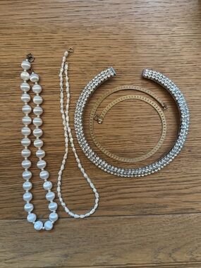 Set of 4 vintage necklaces